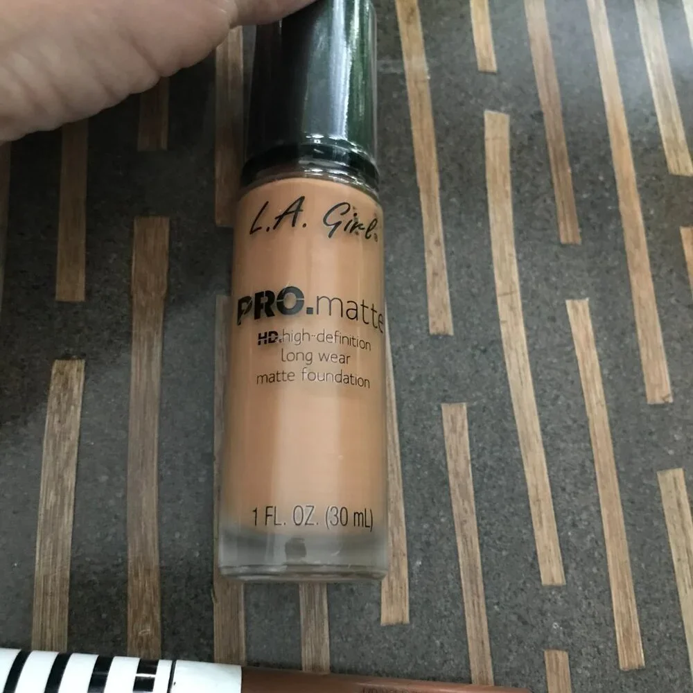 LOT Dark Tone Hide Concealer e.l.f. Camo CC Cream Covergirl Concealer Foundation